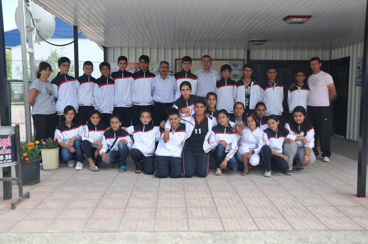 Vanlı Hentbolcüler Diyarbakır\'a Uğurlandı