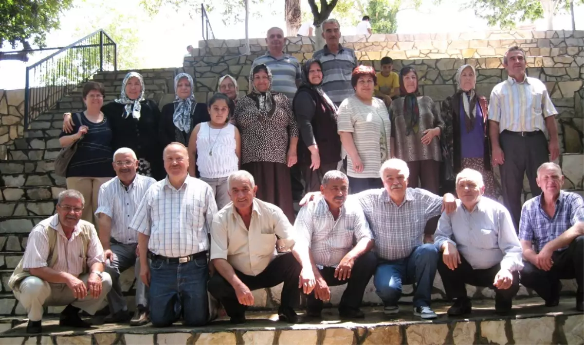 Yarım Asır Sonra Buluştular; Şimdi Öğretmenlerini Arıyorlar