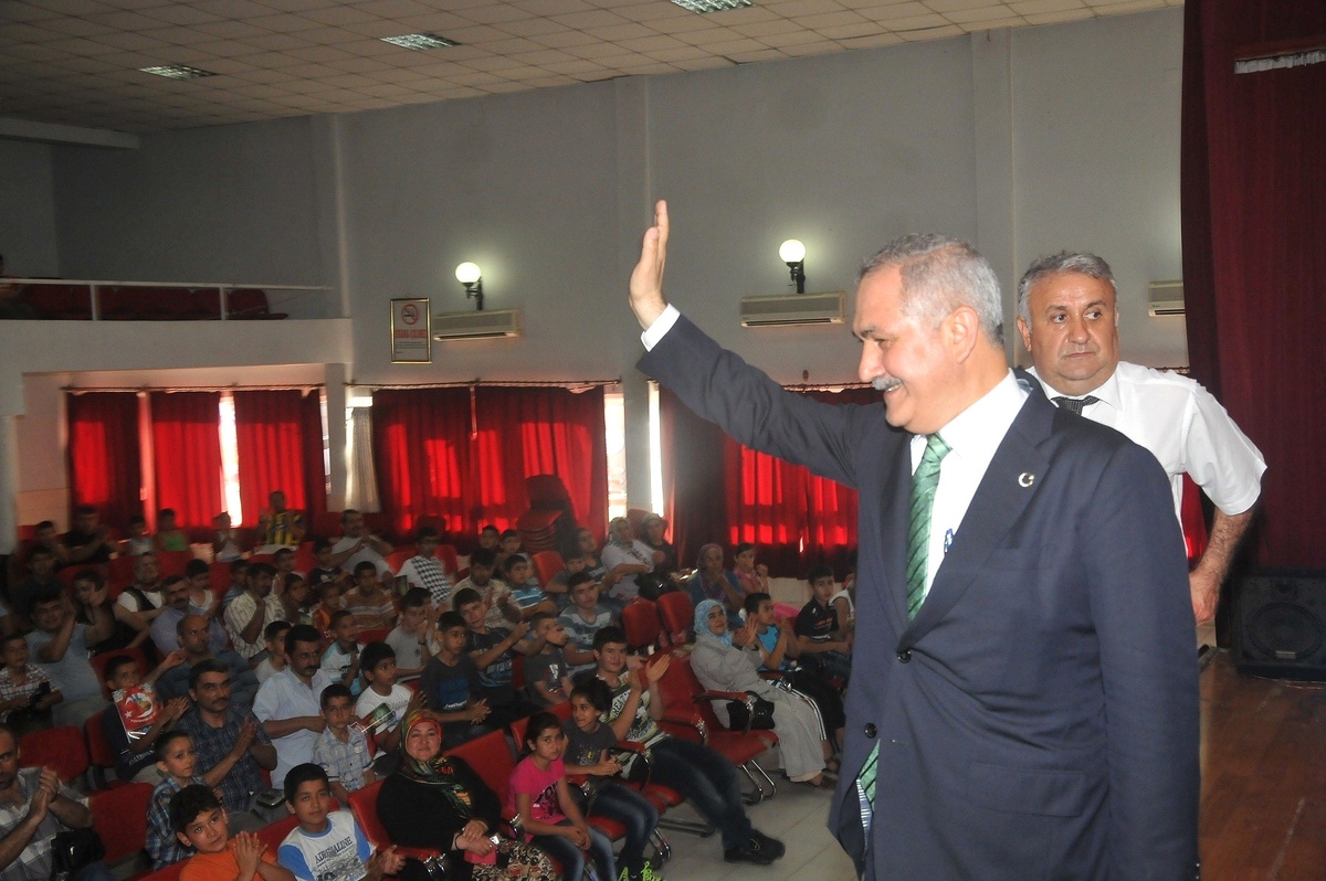 Yaz Spor Okuluna Katılanlara Malzeme Dağıtıldı