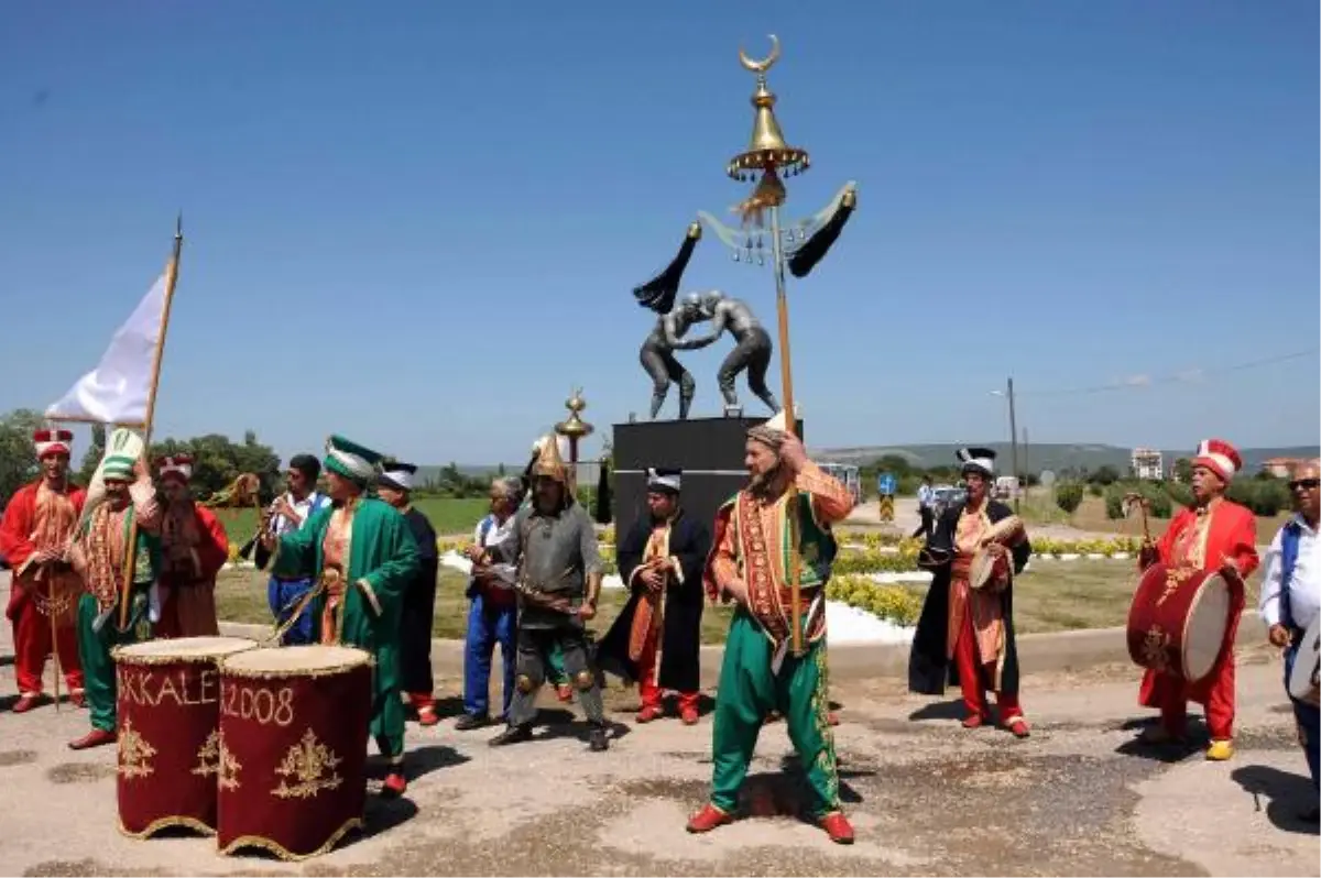 Yunan Ağa, Pehlivan Heykelini Açtı