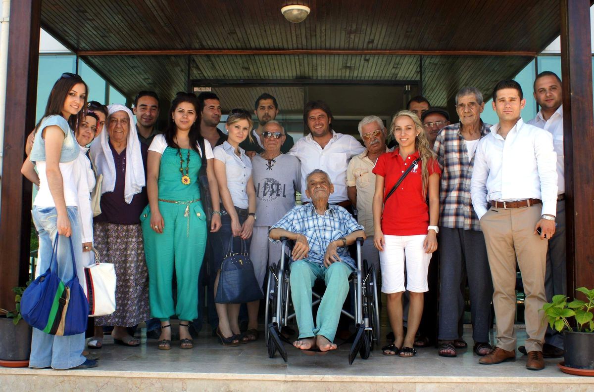 Ak Partili Gençler Kimsesiz Babaları Unutmadı
