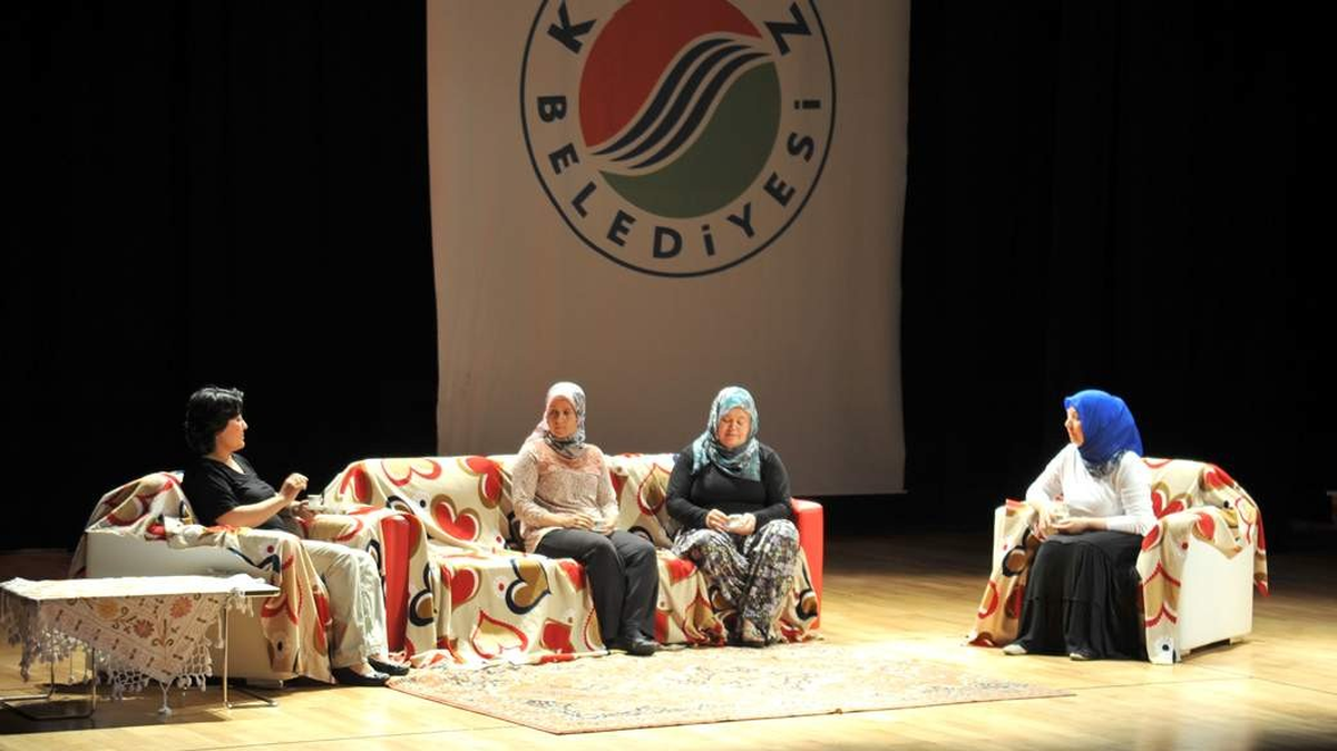 Akmek'lı Ev Hanımlarından 'Vefasız Evlat' Oyunu