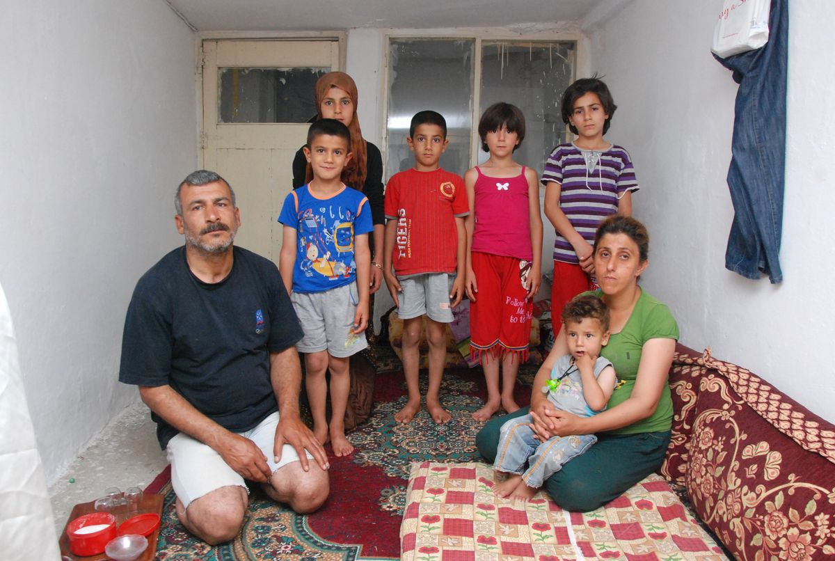 Altı Çocuklu Yıldırım Ailesi Hayata Tek Gözlü Oda da Direniyor