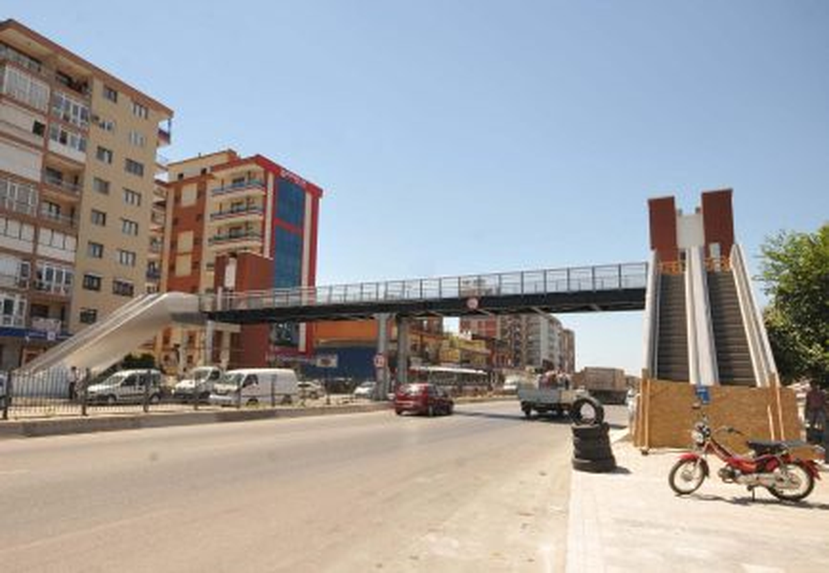 Anadolu Caddesi\'ne 4 Üst Geçit Daha Geliyor