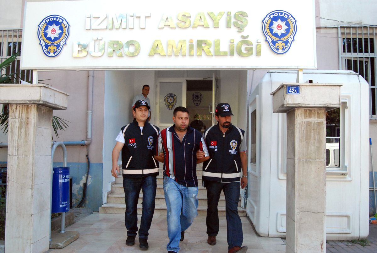 Annesine Küfreden Kuzenini Bıçakladı
