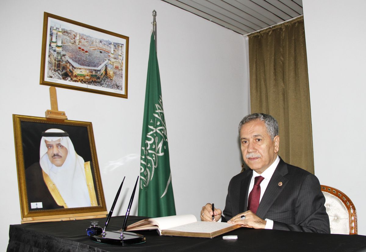 Arınç'tan Suudi Arabistan Büyükelçiliği'ne Taziye Ziyareti