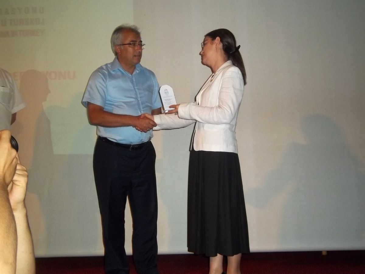 Başkan Güler\'den Boşnaklara Teşkkür Plaketi