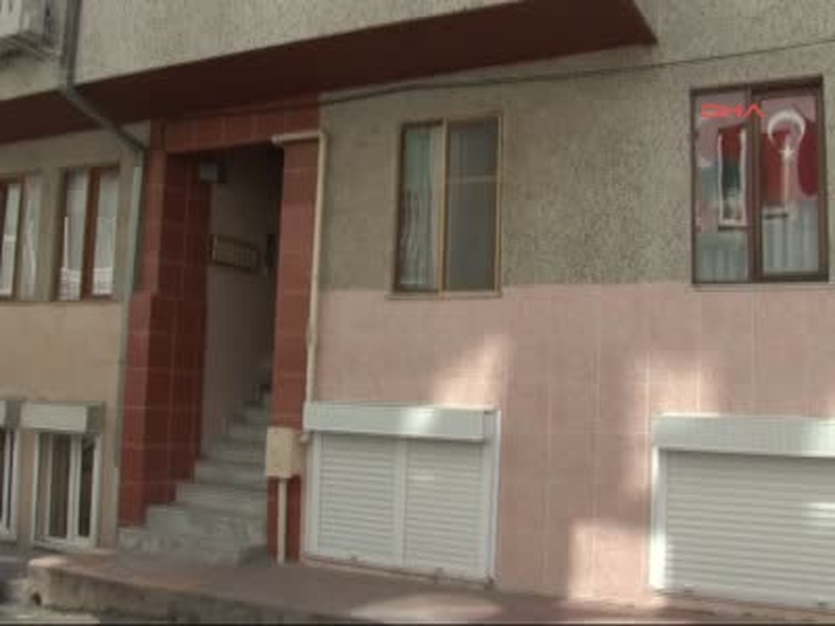 Belediye Başkanı, Kaçak Çatısını Yıktığı Muhtarı Bir Saat Sonra Makamında Ziyaret Etti