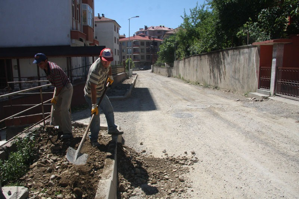 Belediyeden Demirciler Mahallesi\'nde Hummalı Çalışma
