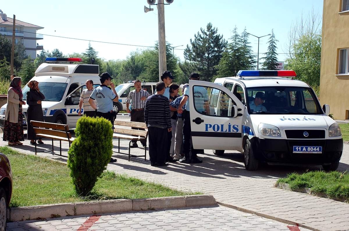 Bozüyük\'te 9. Kattan Düşen Adam Hayatını Kaybetti