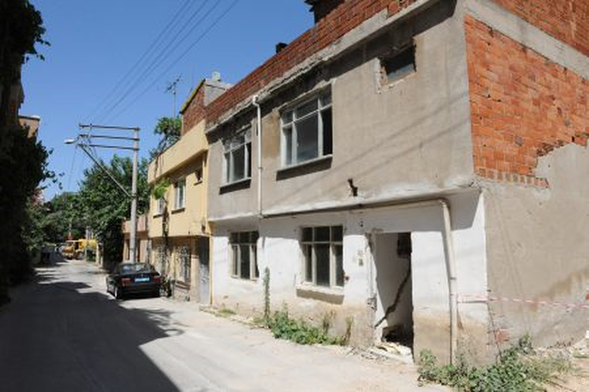 Büyükşehir Ulaşımda Yıkarak Yol Alıyor