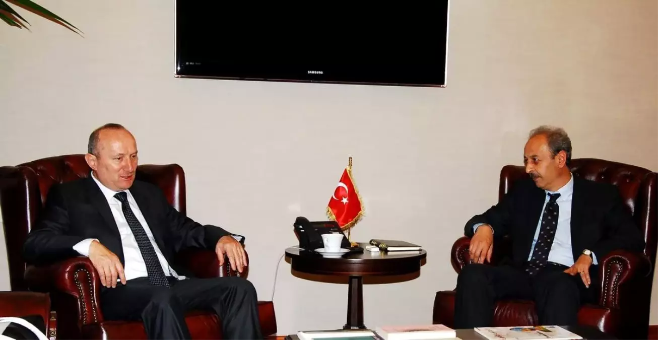 CHP Eskişehir İl Teşkilatı Vali Kadir Koçdemir'i Ziyaret Etti