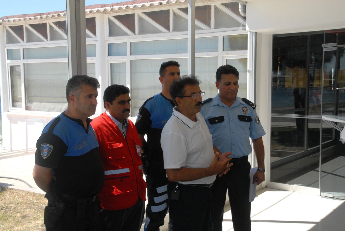 Depremde Bir El Feneri Hatta Çakmak Bile Hayat Kurtarıyor