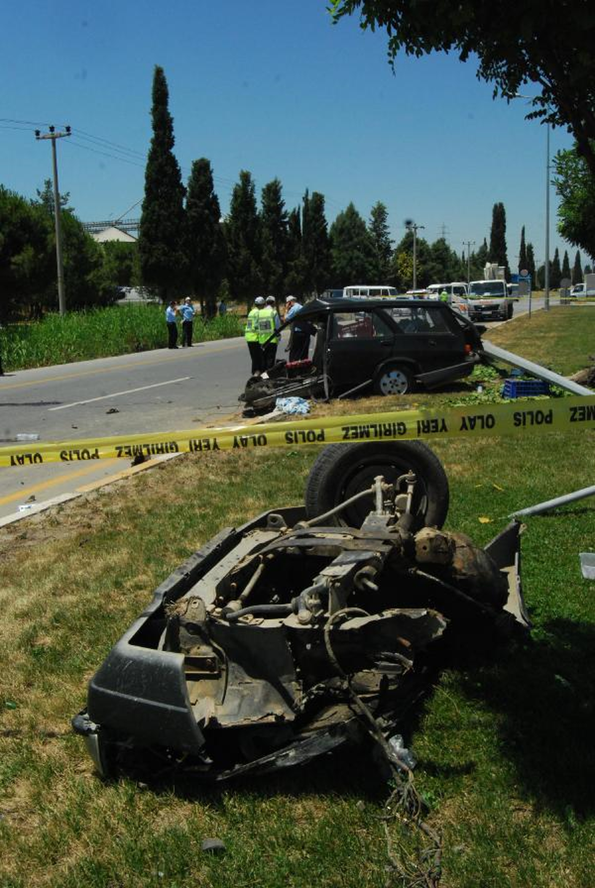 Otomobil İkiye Ayrıldı: 1 Ölü, 1 Yaralı