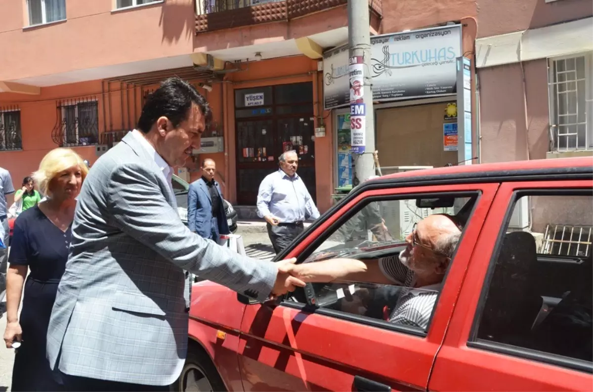 Dündar\'dan Çocuklara Nostaljik Hediye