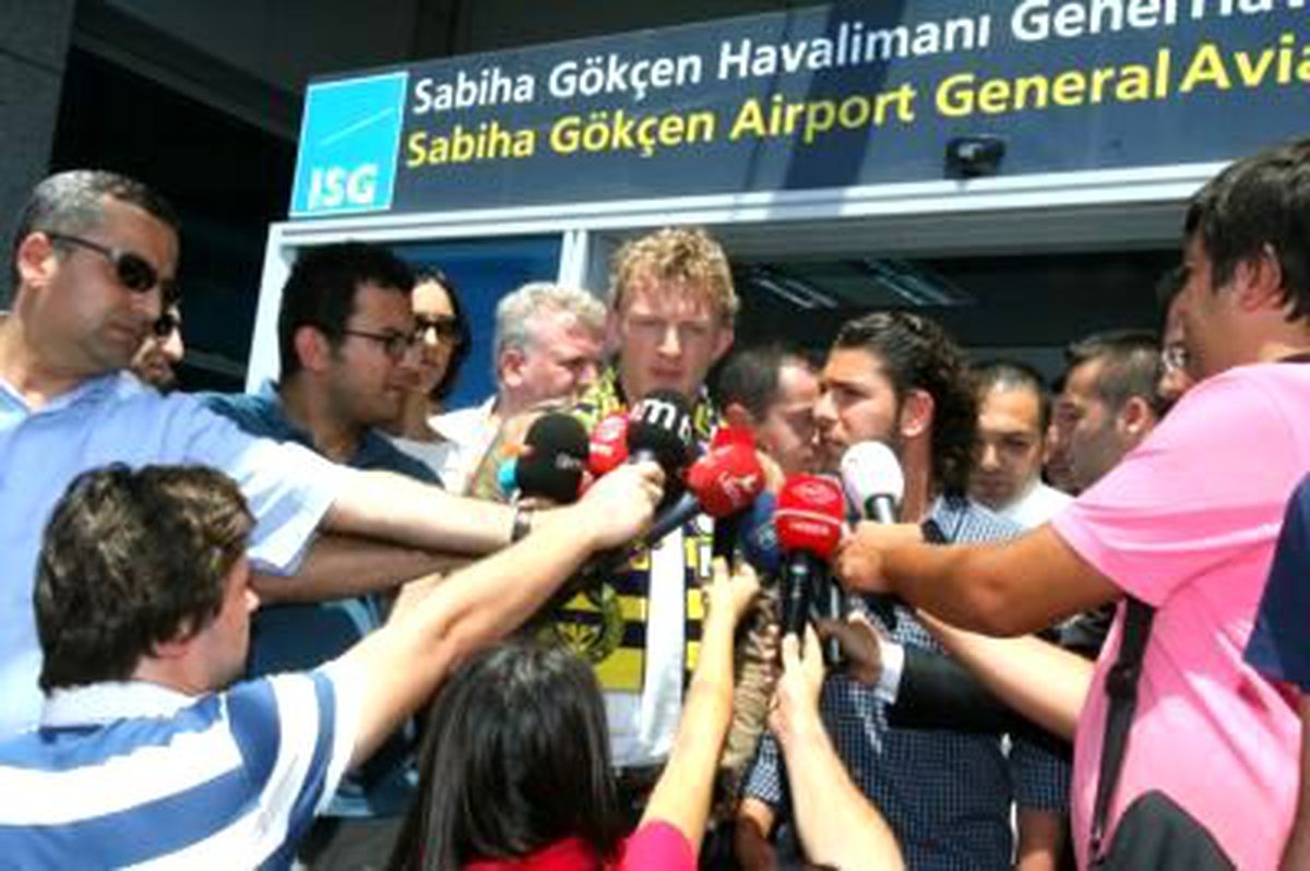 Fenerbahçe\'nin Yeni Transferi Dirk Kuyt, İstanbul\'a Geldi.