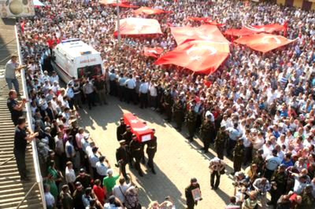Giresun Şehidini Son Yolculuğa Uğurladı