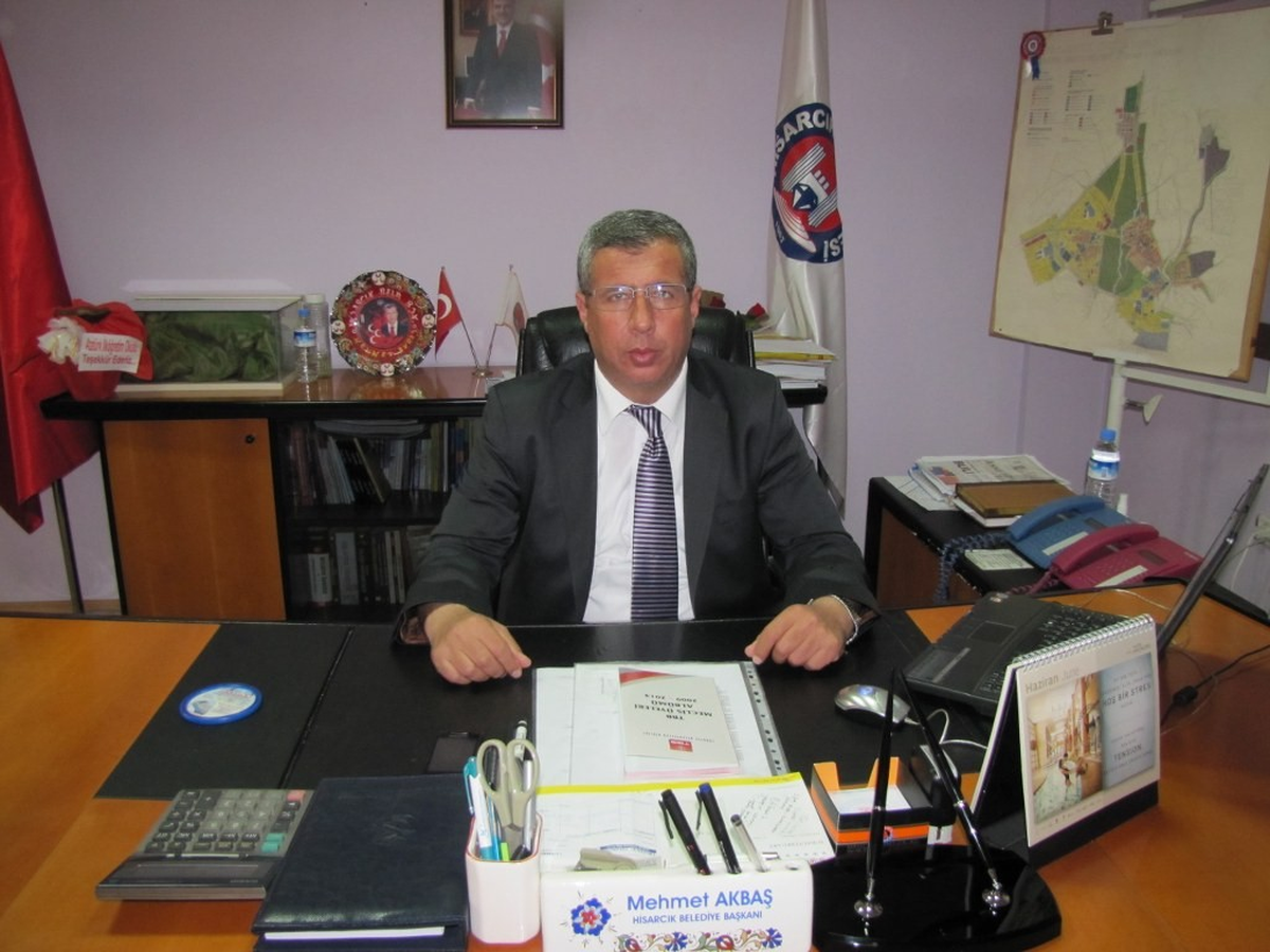 Hisarcık Belediye Başkanı Mehmet Akbaş, Hakkâri\'deki Hain Terör Saldırısını Kınadı