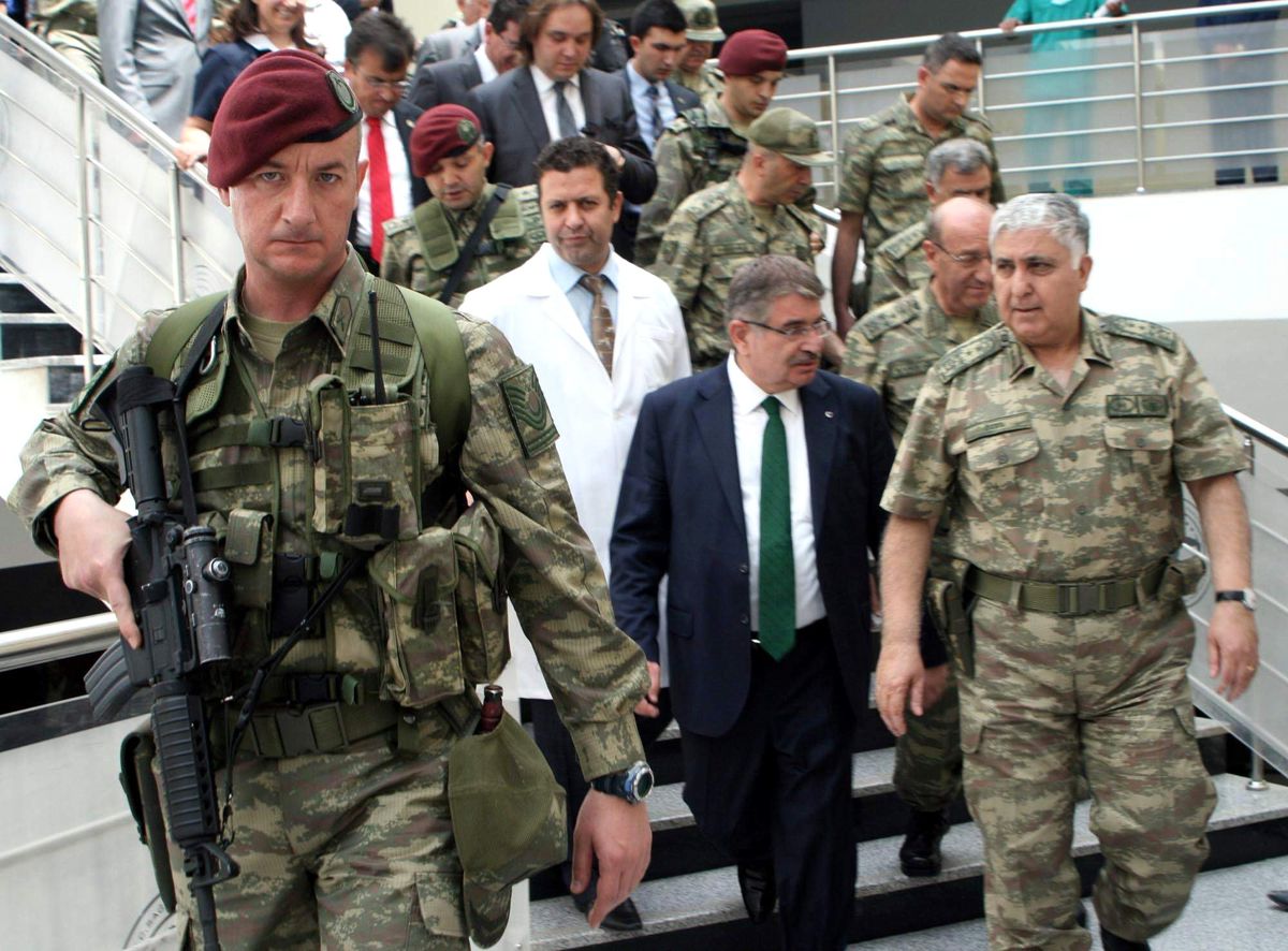 İçişleri Bakanı Şahin ve Genelkurmay Başkanı Özel Yaralı Askerleri Ziyaret Etti