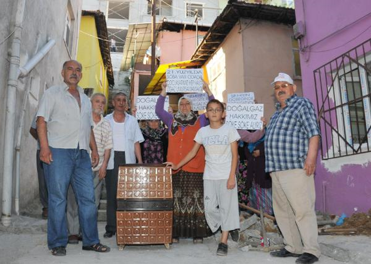 İzmit\'te Gaz Dağıtım Şirketine Sobalı Protesto