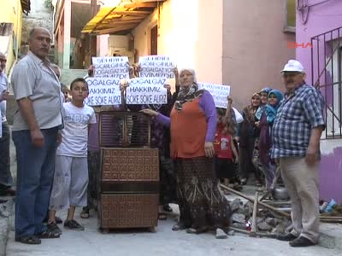 İzmit\'te Gaz Dağıtım Şirketine Sobalı Protesto