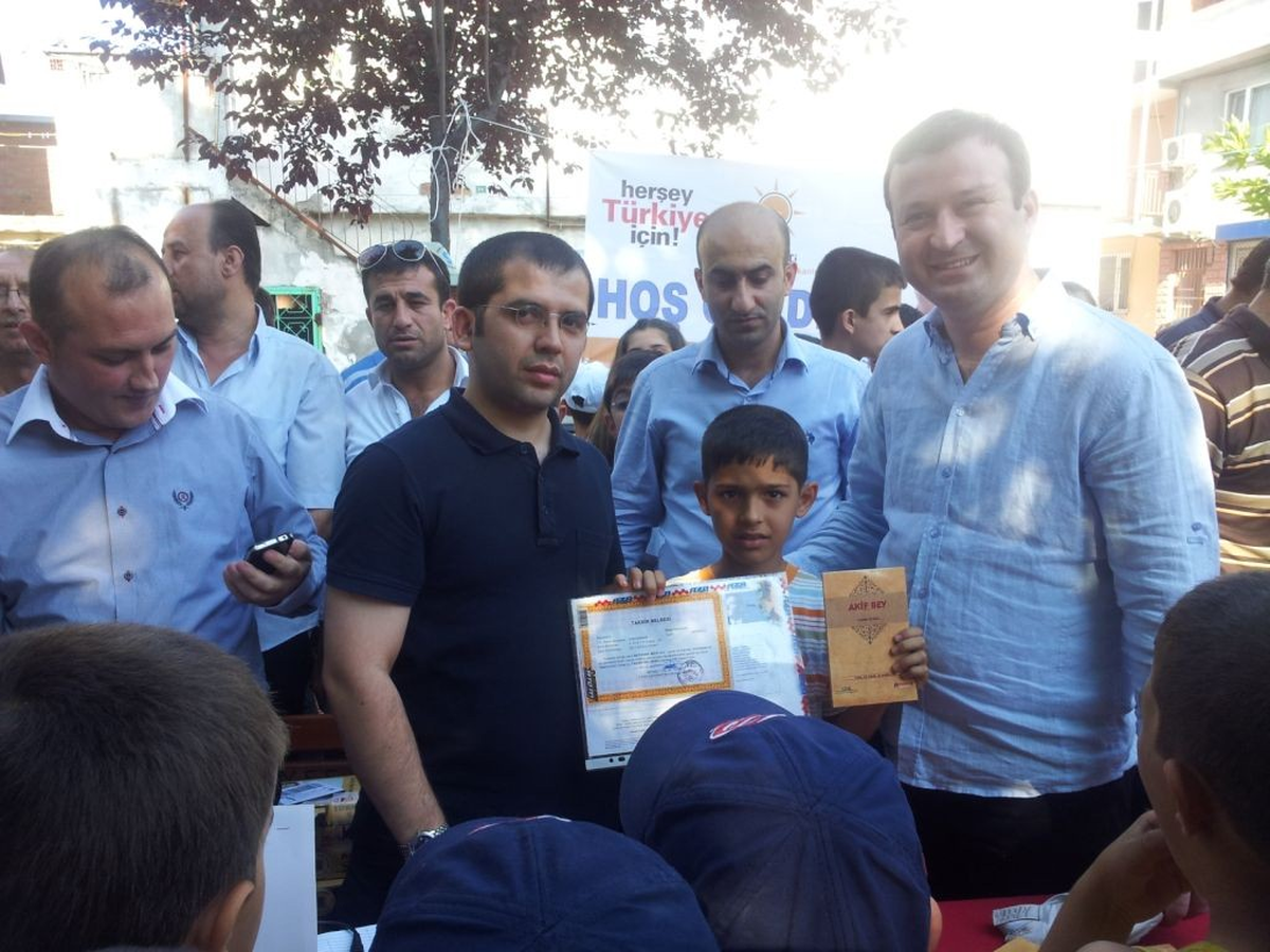 Karnesini Getirene Kitap Hediye