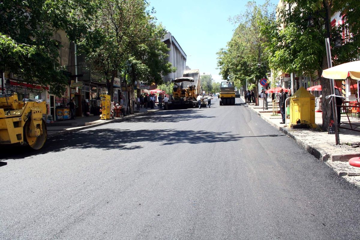 Kars Belediyesi Asfalata Başladı