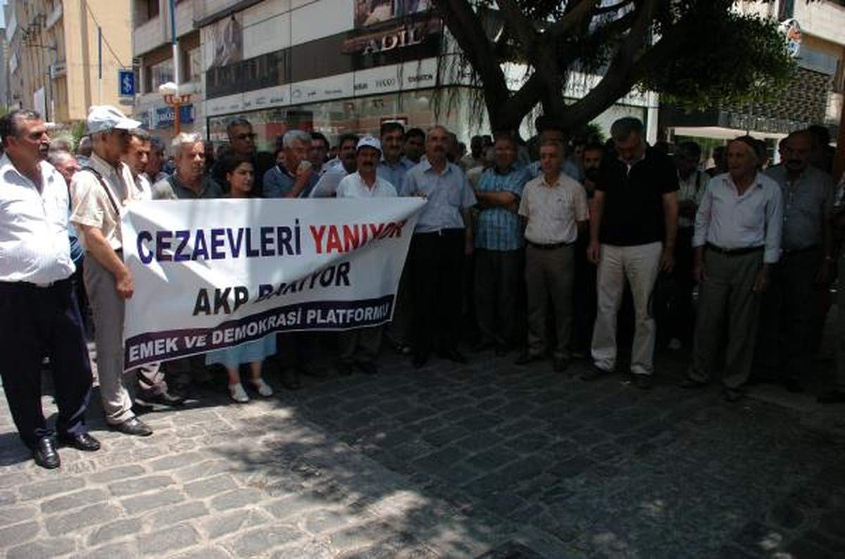 Mersin\'de Şanlıurfa Cezaevi Tepkisi