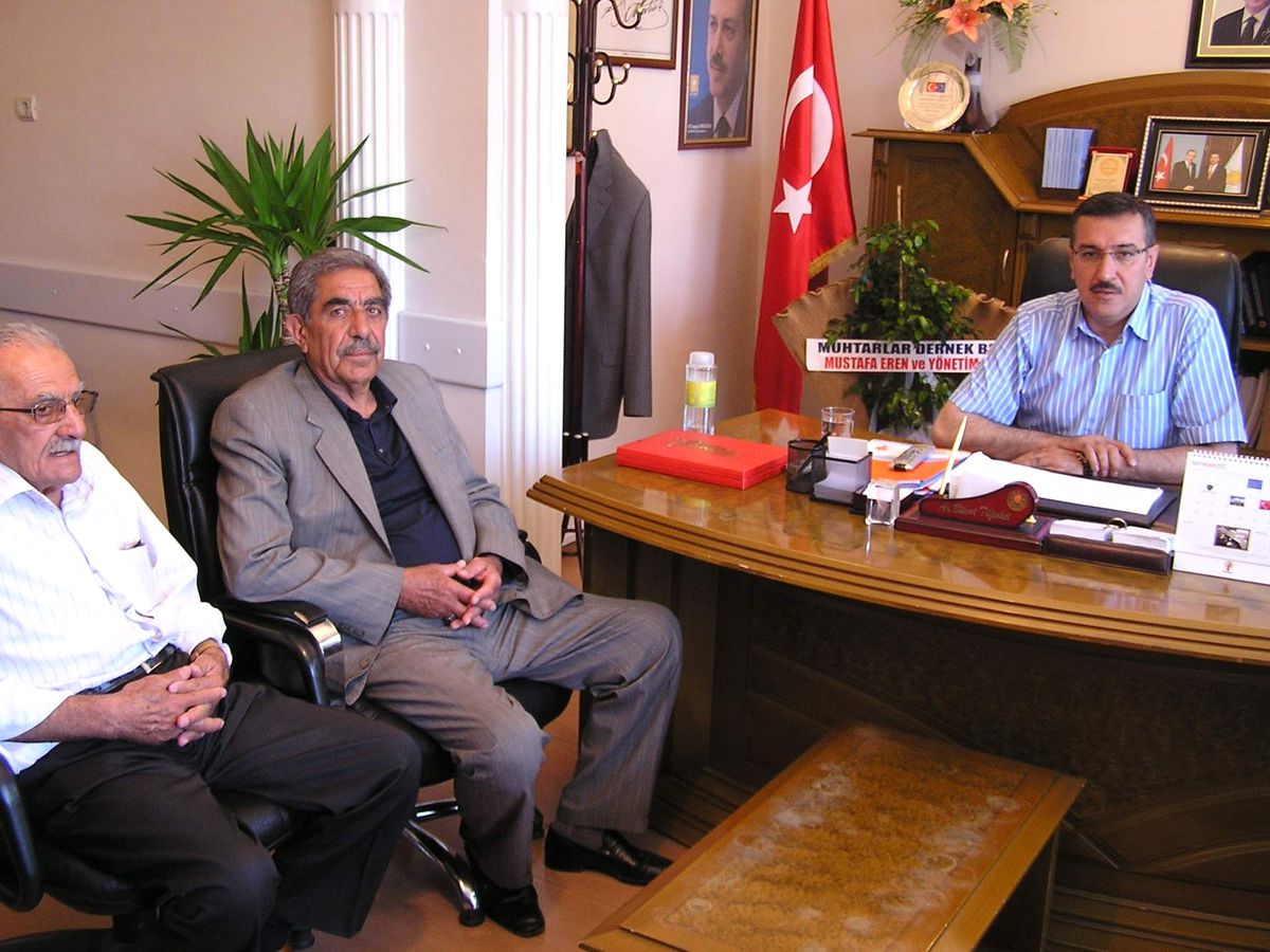 Muhtarlar Derneği Yönetimi, AK Parti\'yi Ziyaret Etti