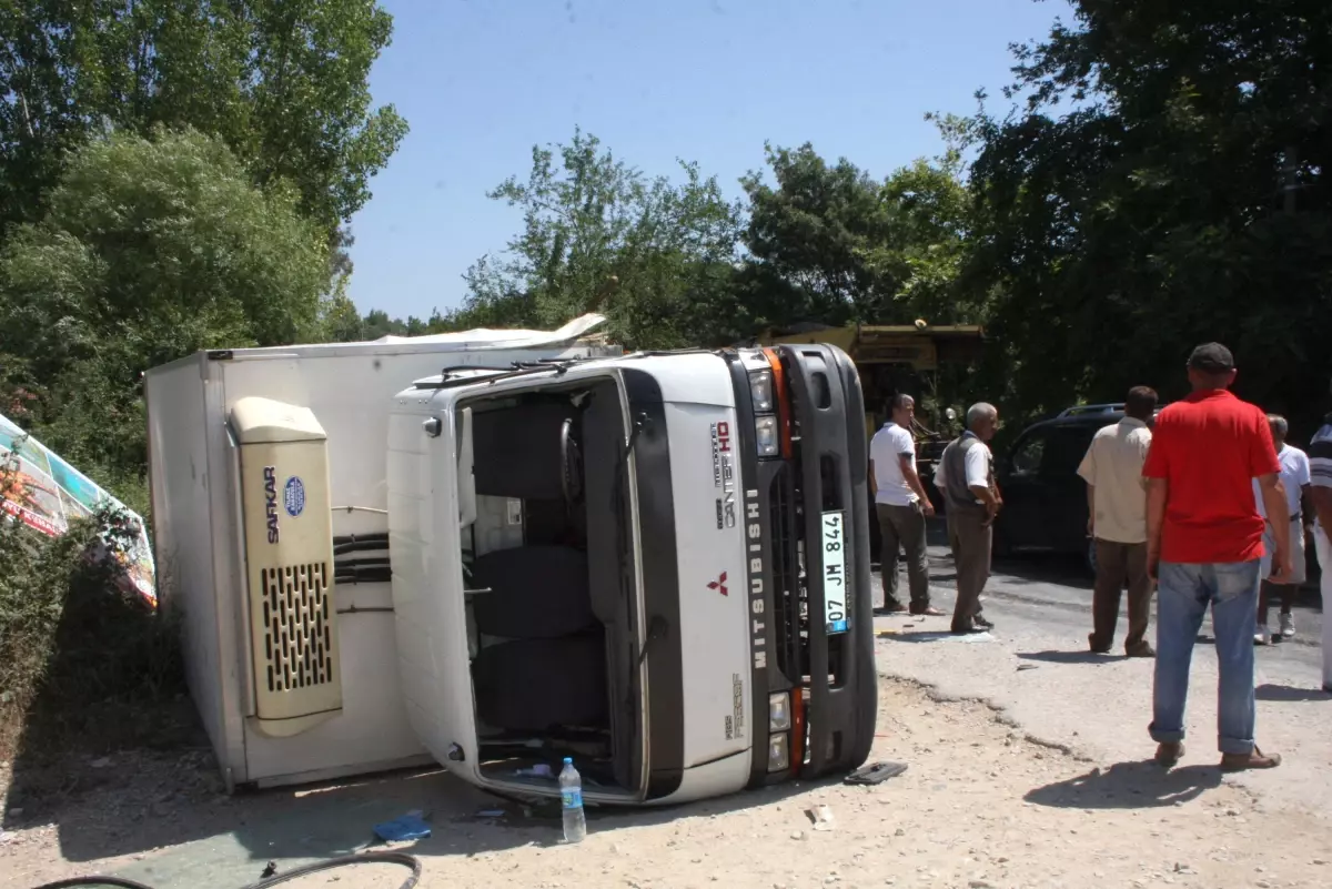 Naras Köprüsünde Kamyon Kazası: 4 Yaralı