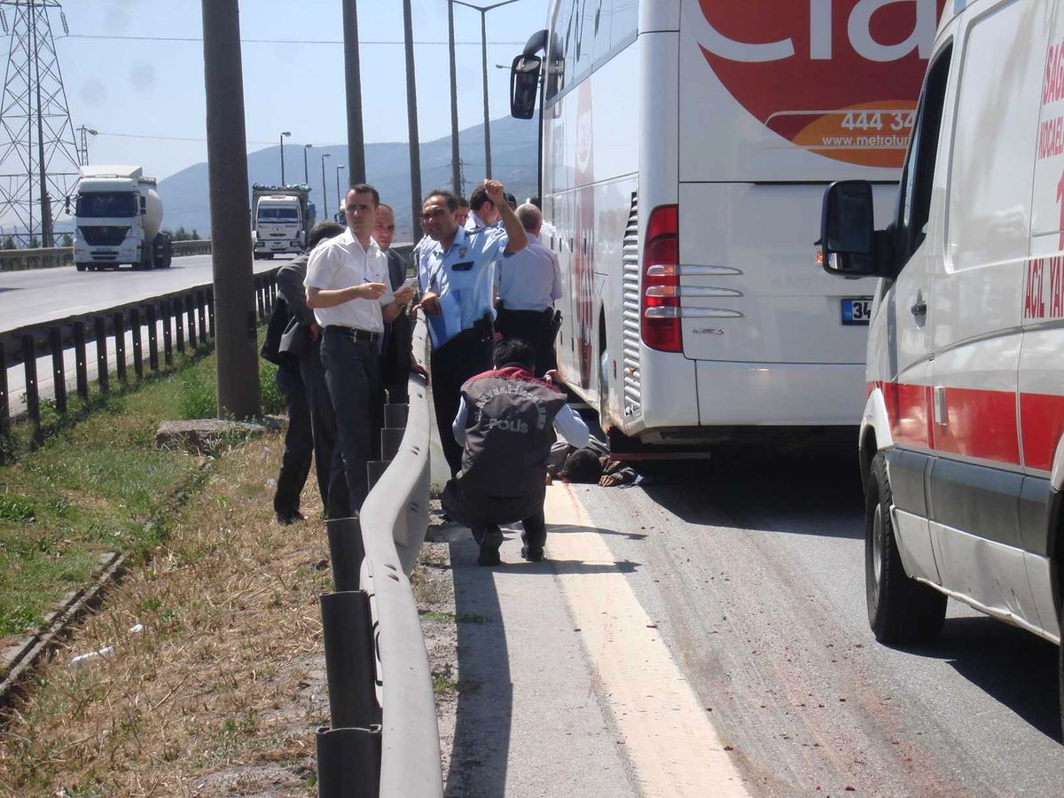 Otobüs Altında Kalan Şahıs Hayatını Kaybetti