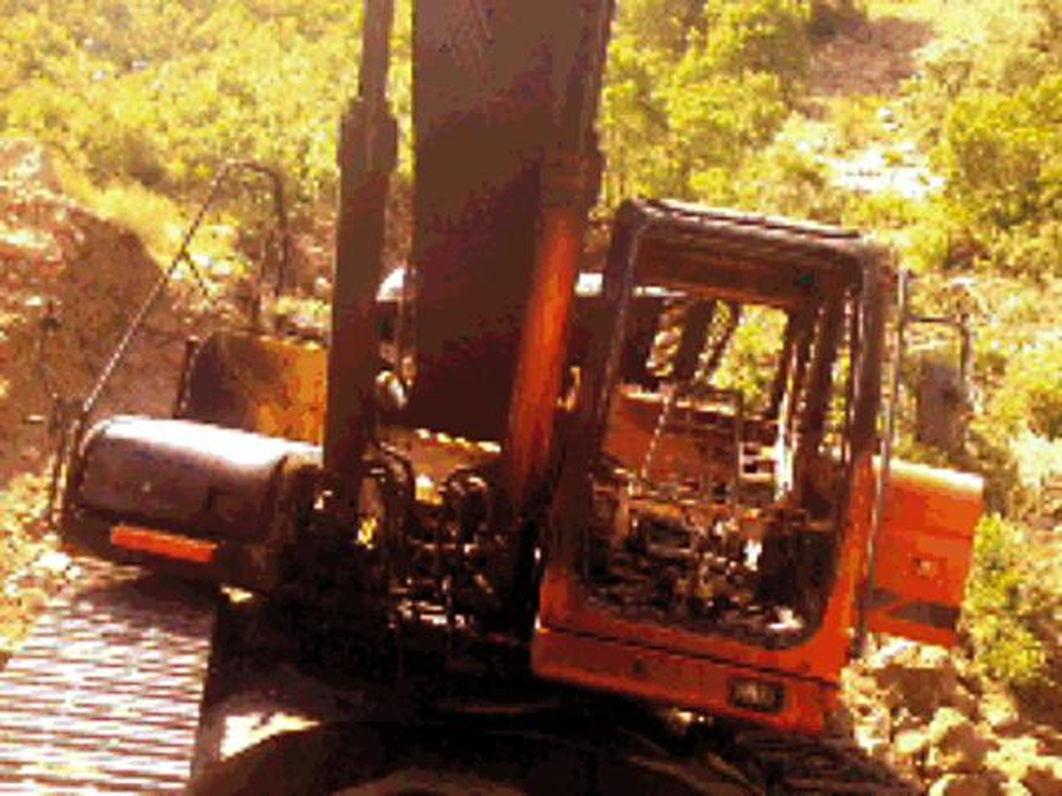 PKK İş Makinelerini Yaktı