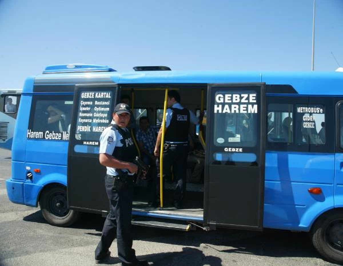 Polis Minibüslerde Gaziosmanpaşa Saldırganlarını Aradı