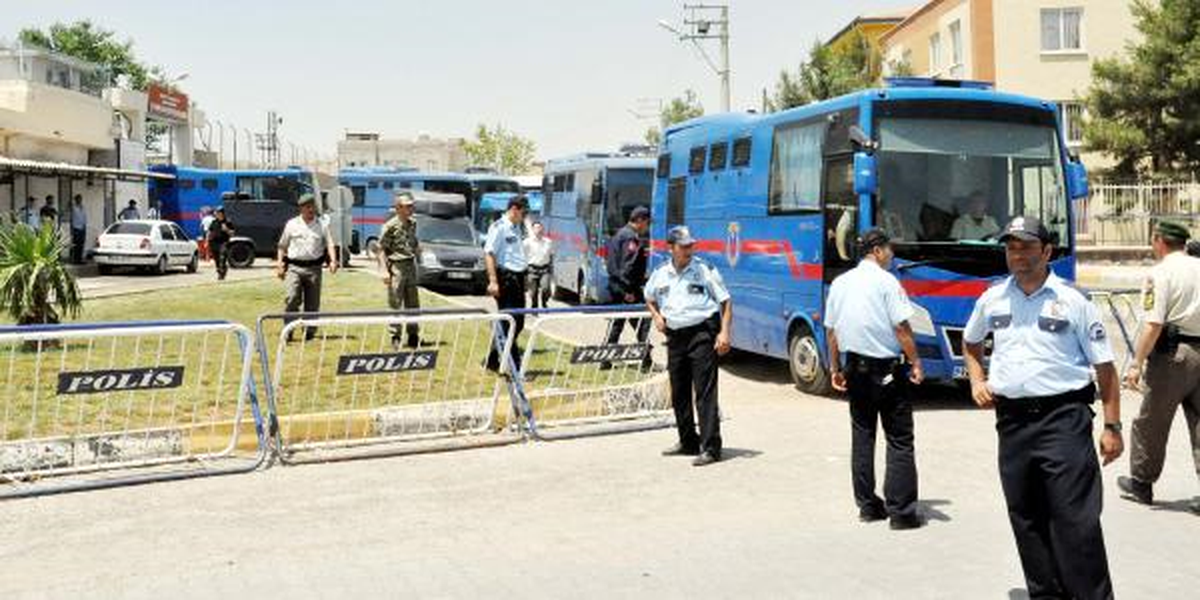 Şanlıurfa Cezaevi\'ne Gelen Cenaze Aracı Korkuttu (2)