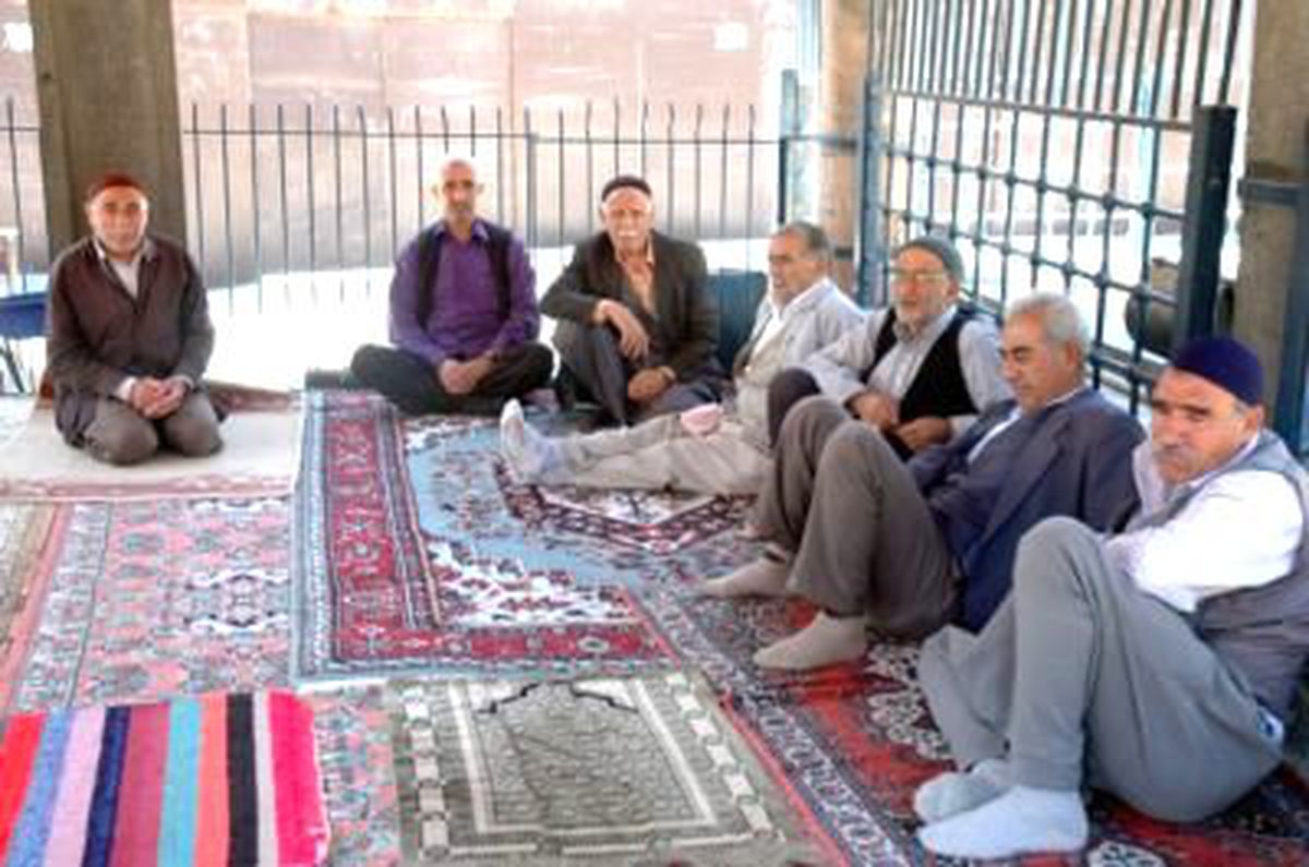 Sıcaktan Bunalan Diyarbakırlılar Cami Avlularında Serinliyor