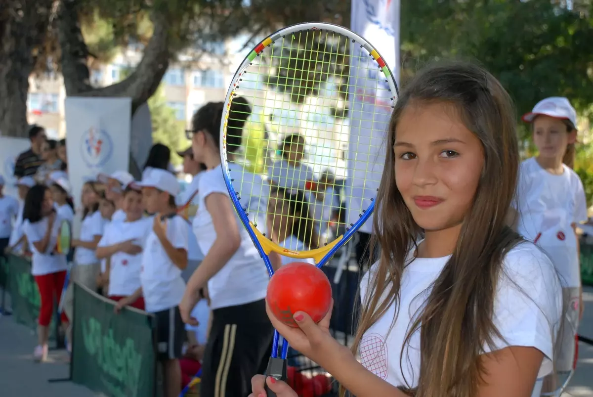 'Tenis Sokağa İndi'