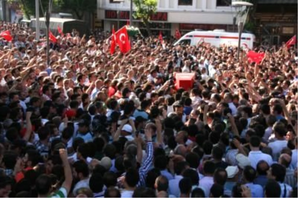 Trabzonlu Şehit Piyade Er Ali Yasin Erosmanoğlu Son Yolculuğuna Uğurlanıyor