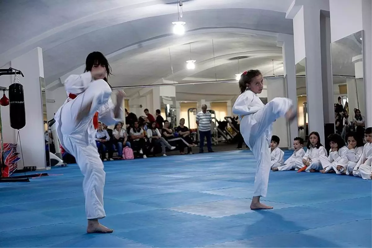 Üniversitede Karate Sınavı