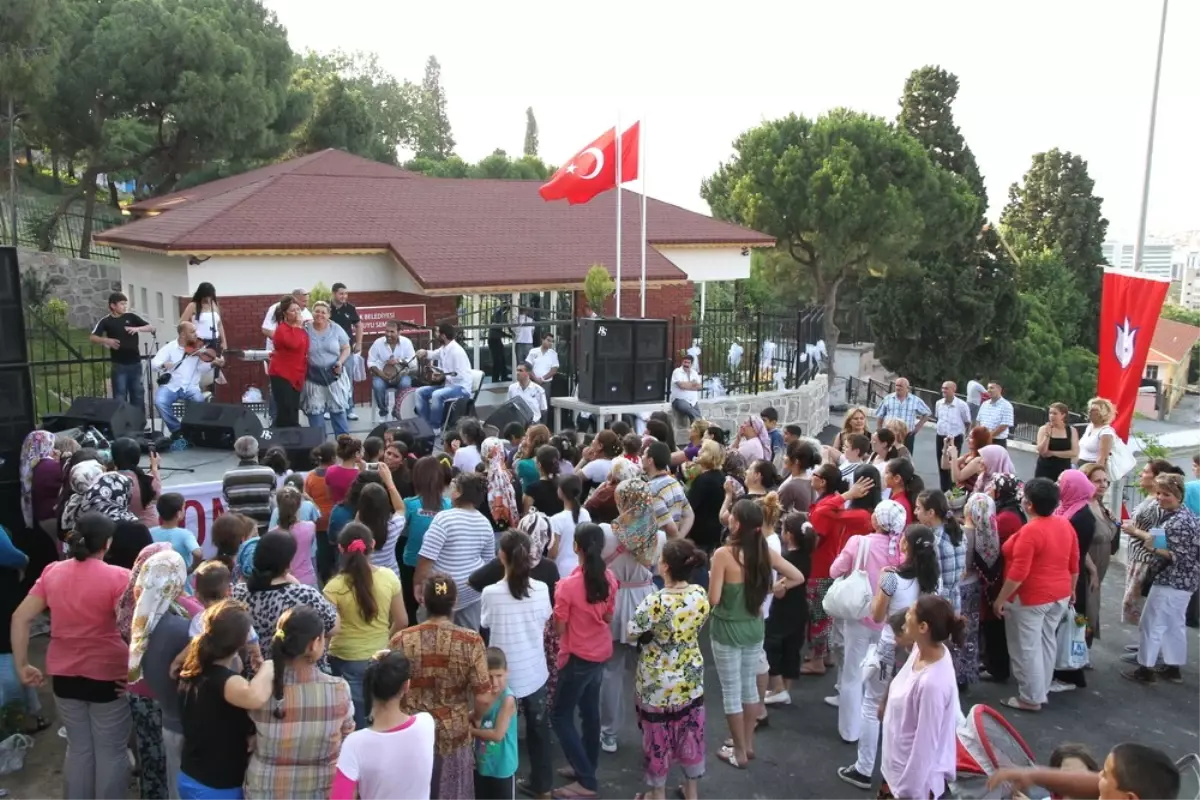 Yeni Merkezde Kurslara Katılmak İsteyen 300 Kadın Kaydını Yaptırdı.