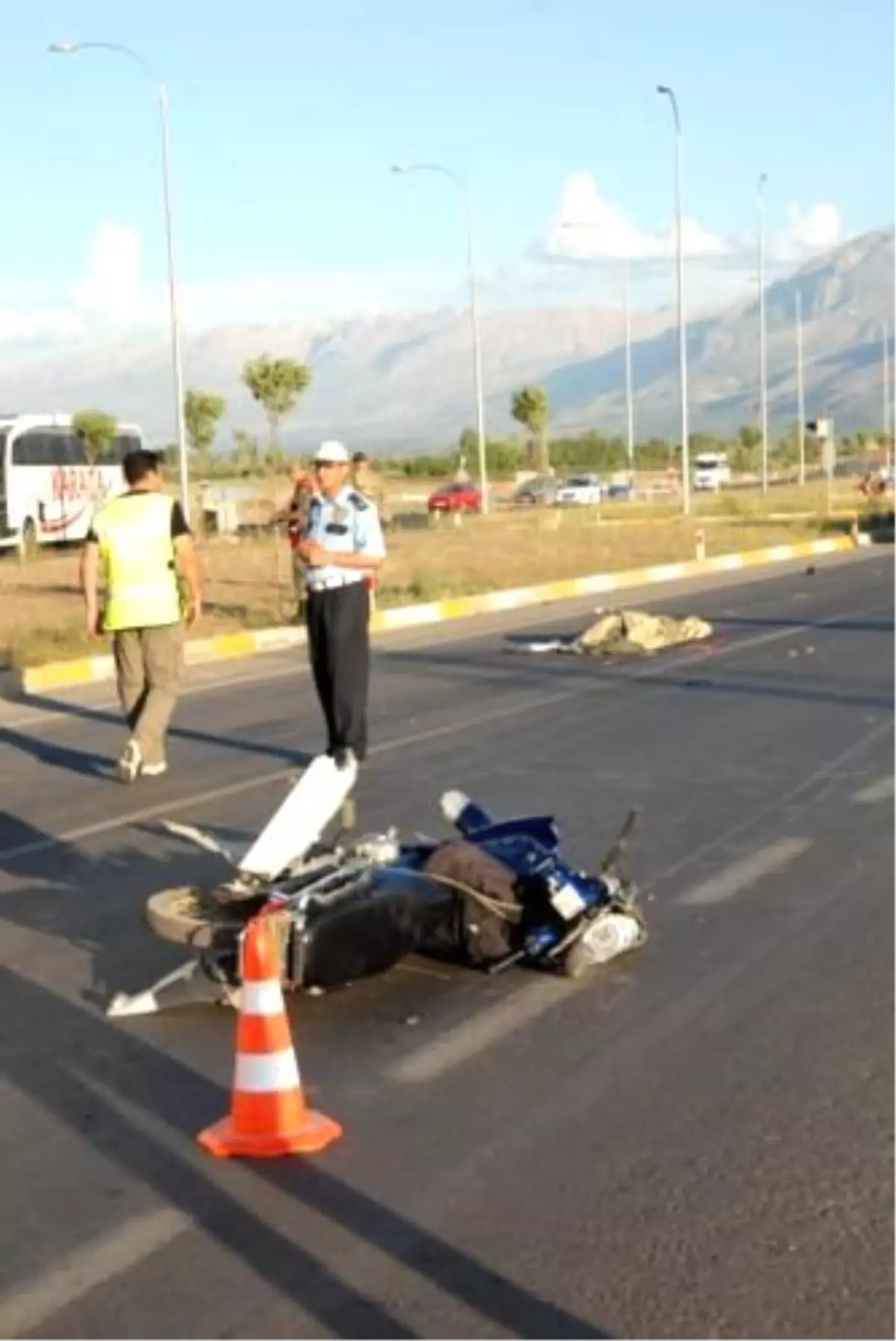 Yolcu Otobüsünün Çarpıp Sürüklediği Motosiklet Sürücüsü Feci Şekilde Can Verdi