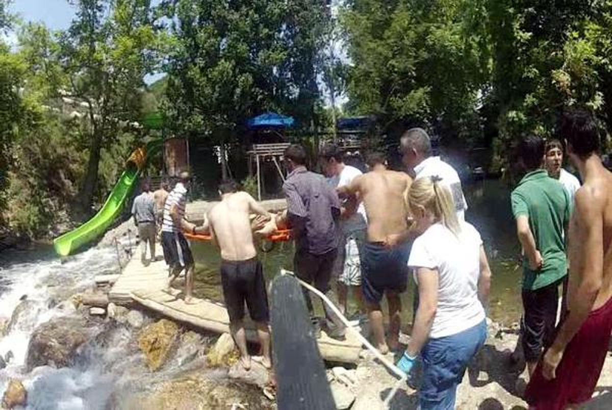 19 Yaşındaki Genci, Boğulmaktan Öğretmenler Kurtardı