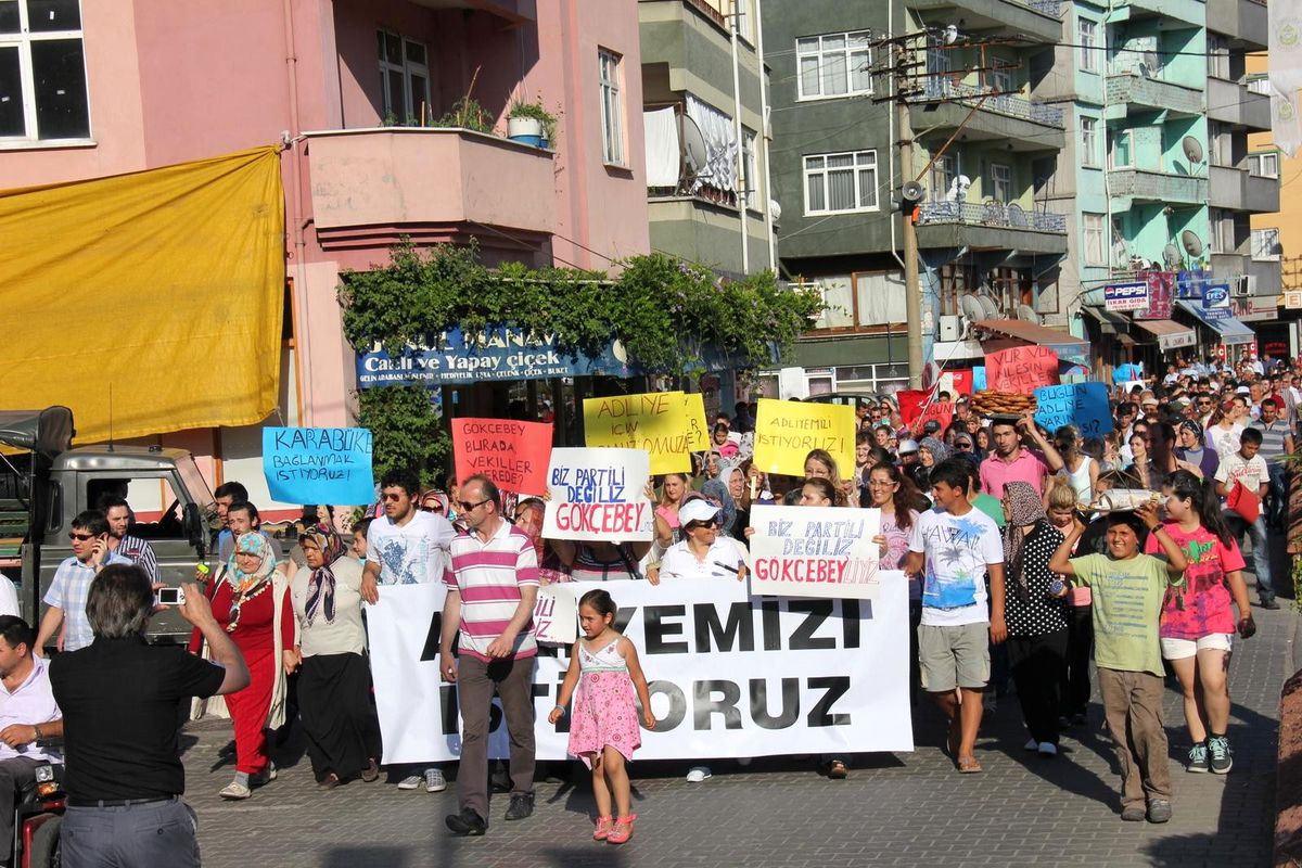 Adliyenin Kapatılmasını Protesto Ettiler