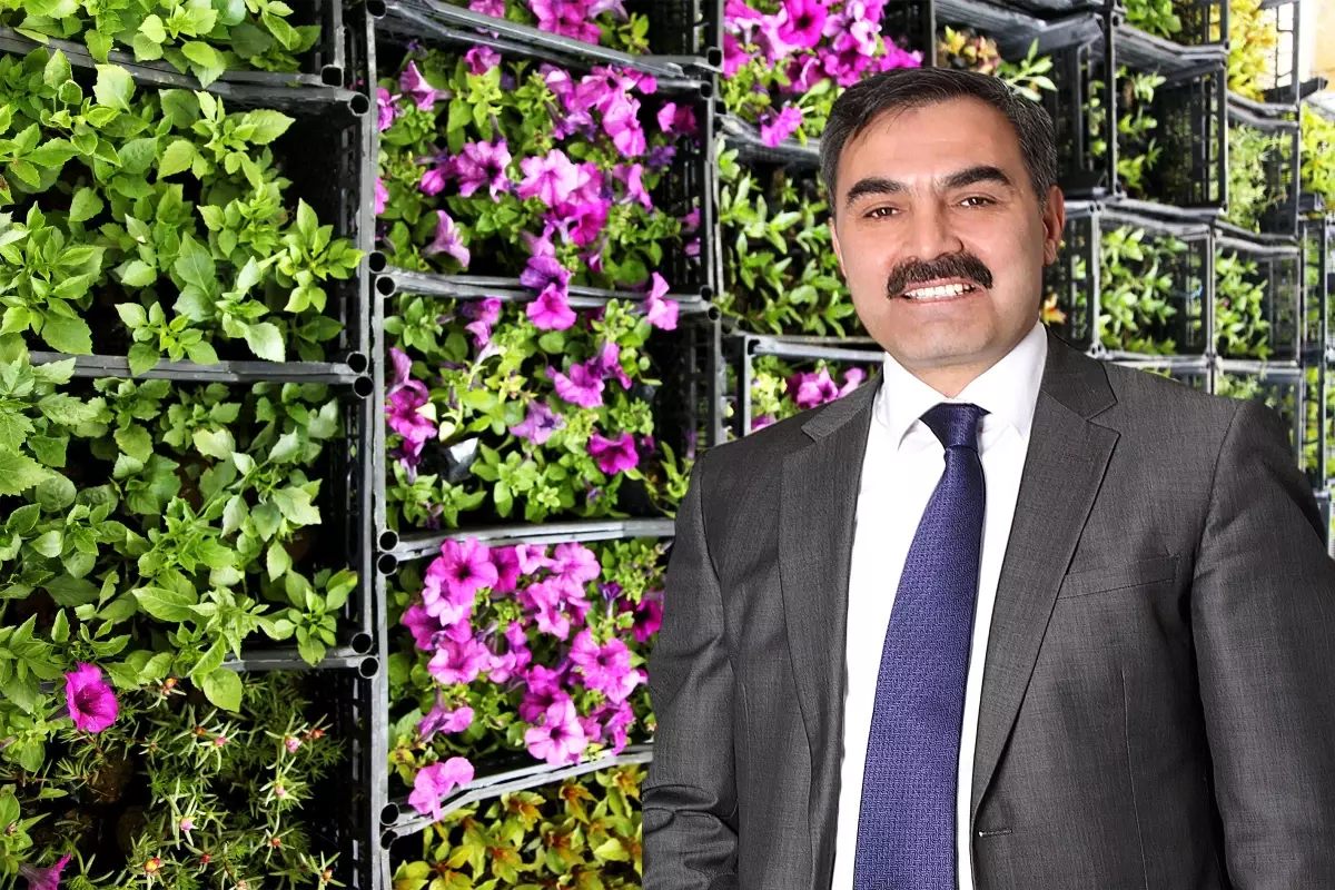 Ahlat Belediyesi\'nden Çiçeklendirme Çalışmaları