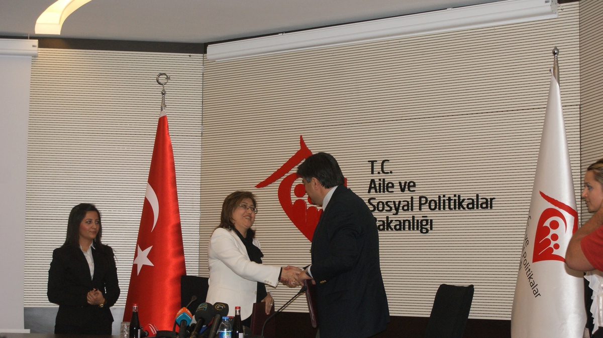 Aile ve Sosyal Politikalar Bakanlığı ile YÖK Arasında İşbirliği Protokolü