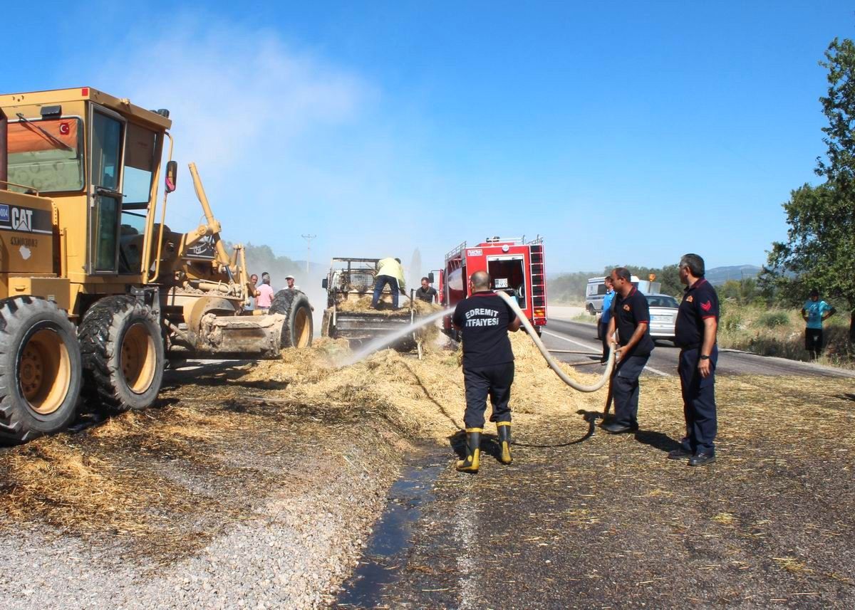 Alev Alan Saman Yüklü Araç Zeytinlik Araziyi Yaktı