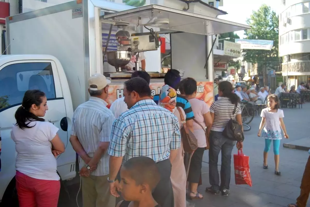 Alpaylar'dan Edremitlilere Lokma Hayırı