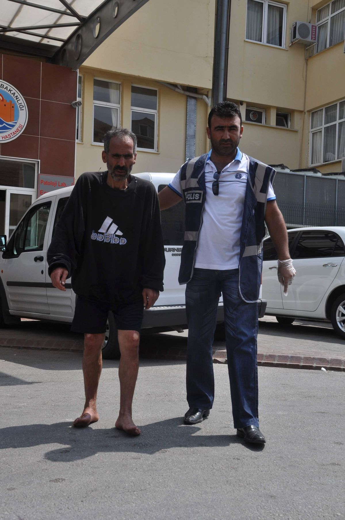 Antalya\'da Kediyi İşkenceyle Öldüren Zanlı Adliyeye Sevk Edildi