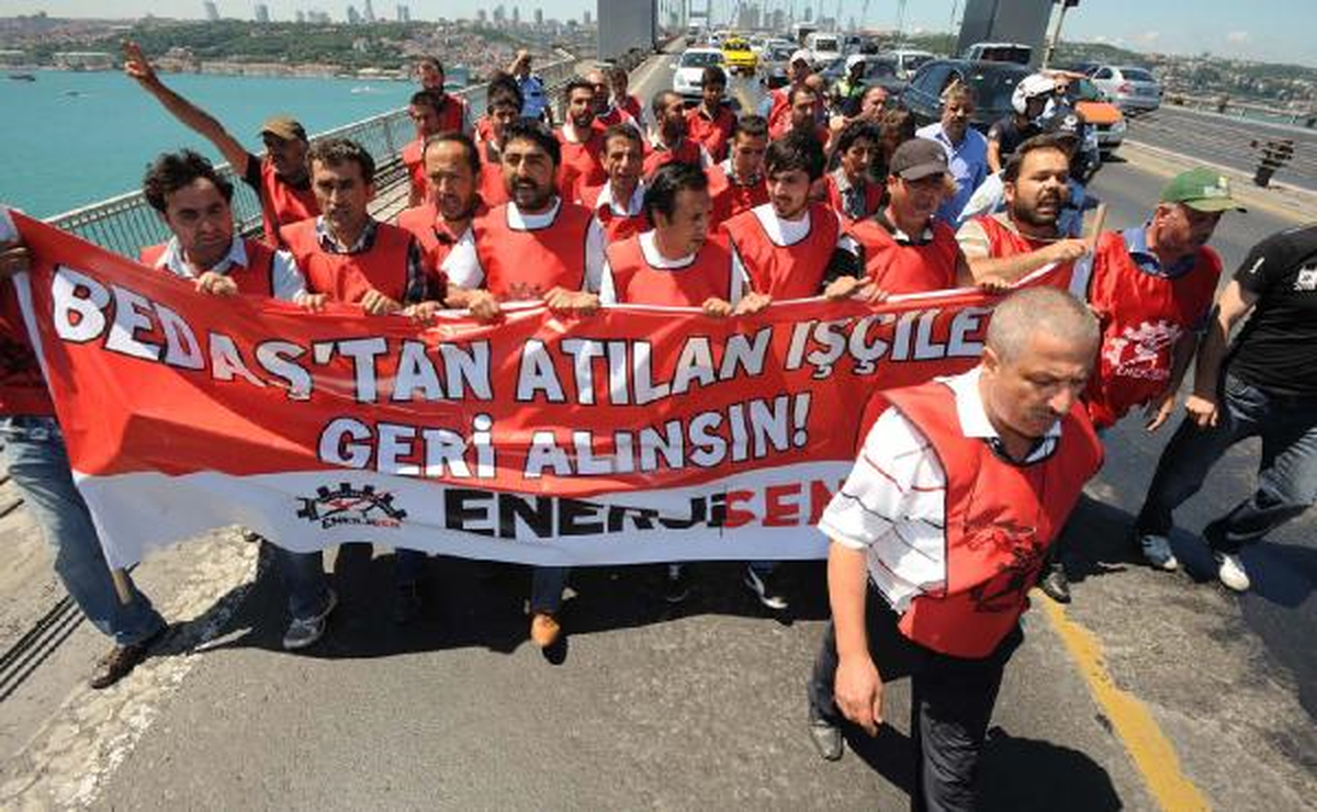 Arkadaşlarının İşe Geri Alınması İçin Boğaziçi Köprüsü\'nde Yürüdüler