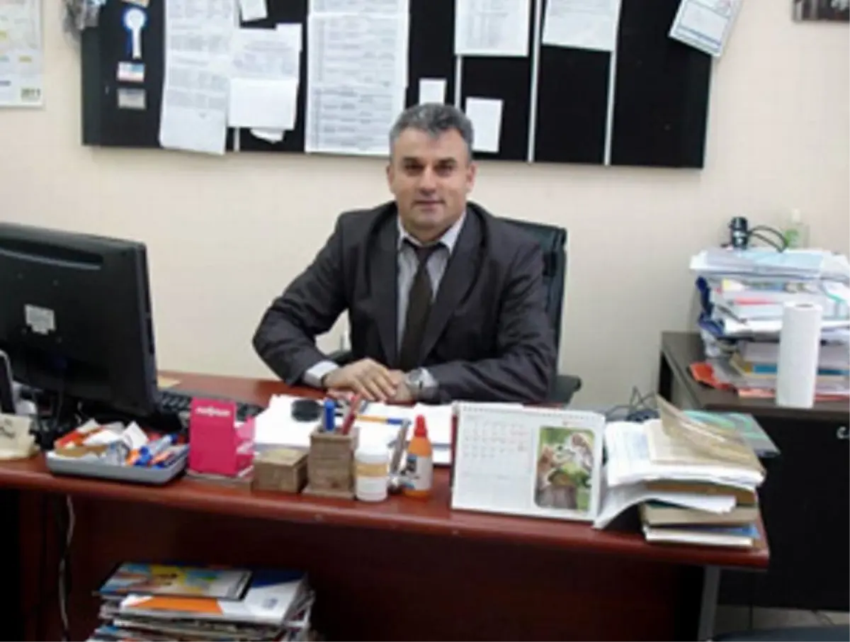 Ayvalık\'taki Yüksek Okulda Nöbet Değişimi