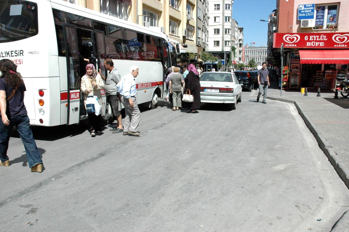 Balıkesir\'de Trafik Keşmekeşi